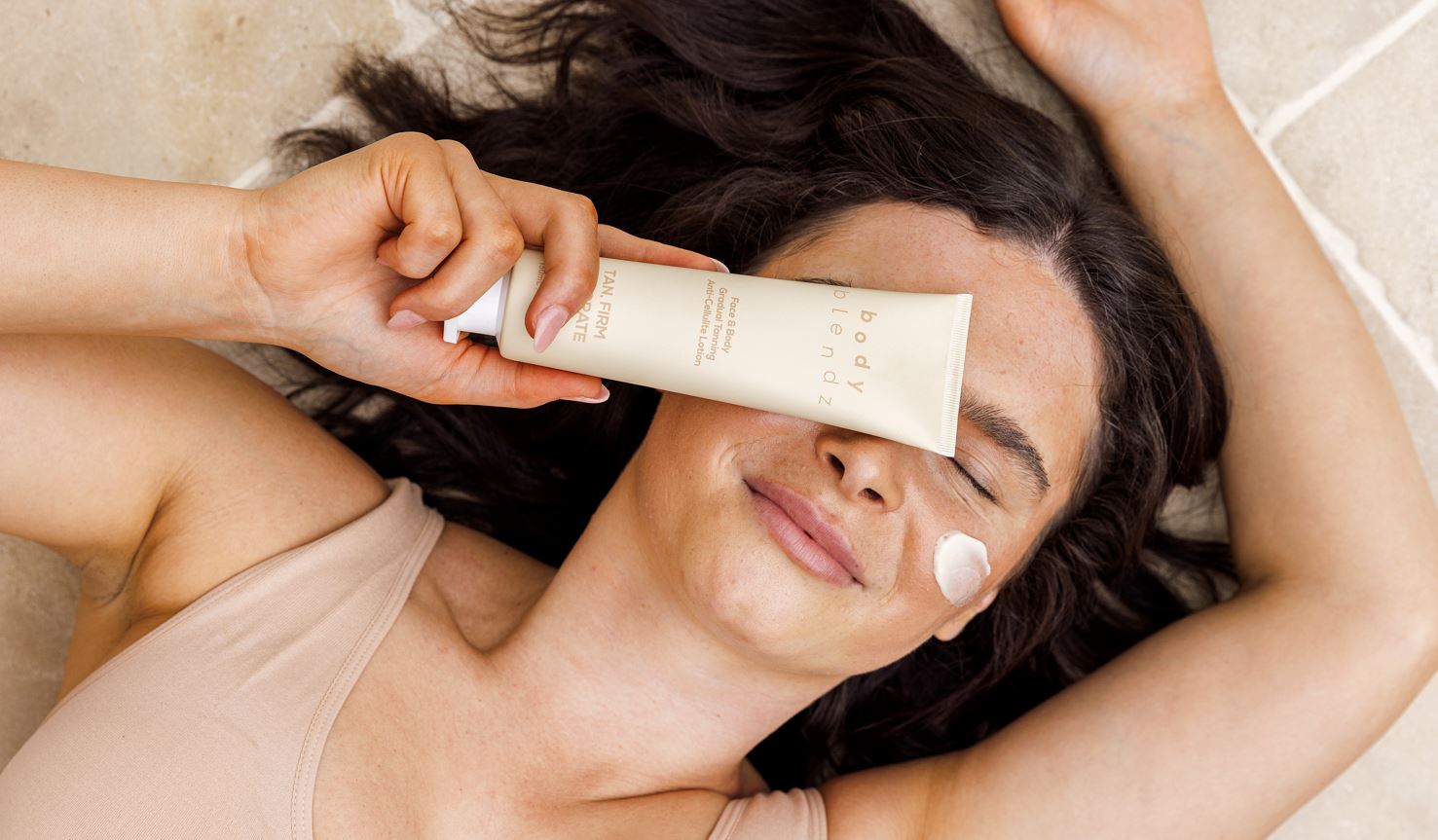 Get that holiday glow! This gradual self-tan promises to give you a natural winter tan and doubles up as an anti-cellulite lotion